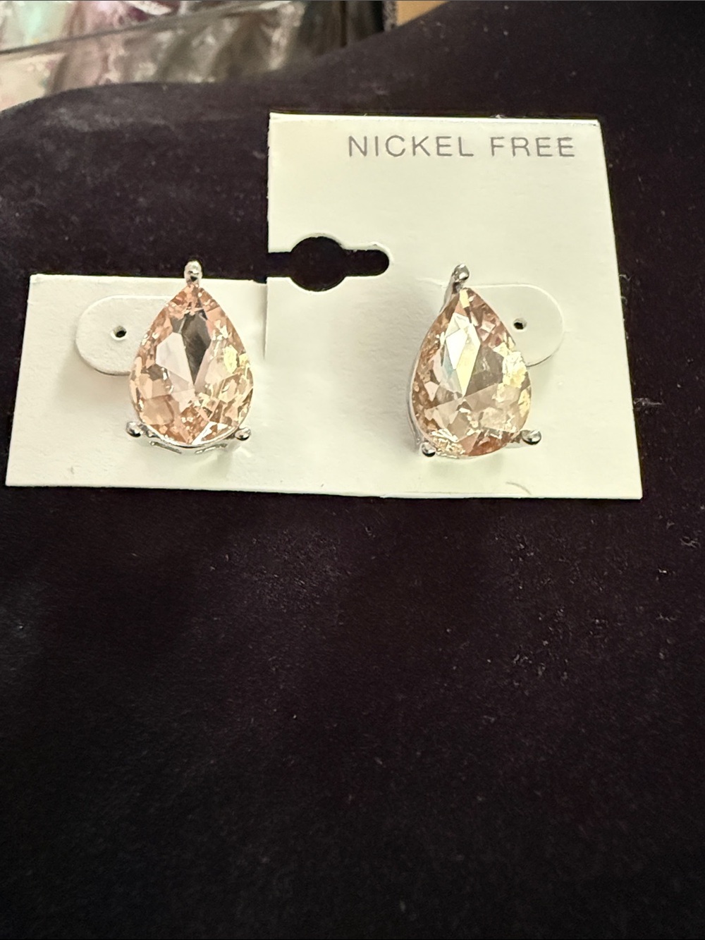 NWT Women’s Nickle-Free Clear Teardrop Crystal Stud Earrings 1” gorgeous